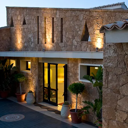 Capo Campolato Hotel