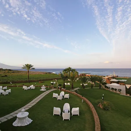 Capo Campolato Hotel